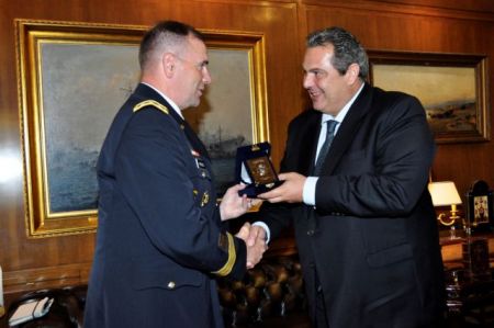 Συνάντηση Καμμένου με τον διοικητή του στρατού των ΗΠΑ στην Ευρώπη