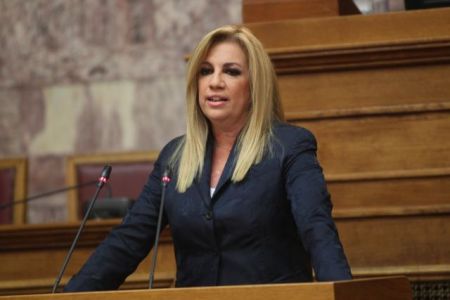 Γεννηματά κατά Τσίπρα: «Δεν μπορεί πια να κρύψει την αλήθεια»