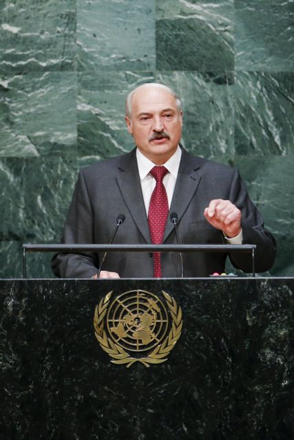 Αλεξάντερ Λουκασένκο: Χρωστάει στον Πούτιν, φλερτάρει τη Λαγκάρντ