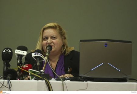 Διαμάχη Περιστέρη – Συλλόγου Ελλήνων Αρχαιολόγων για την Αμφίπολη