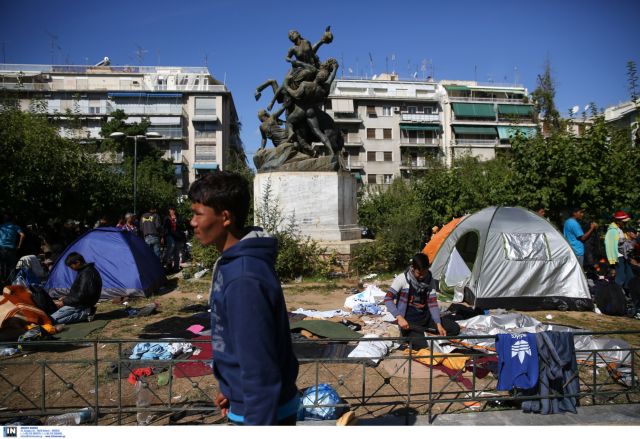 Refugees arriving in Athens to be taken to Galatsi and Elliniko camps