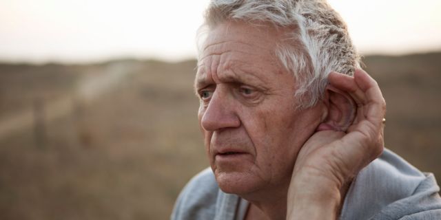 Η εξασθένηση της ακοής αυξάνει τον κίνδυνο εκδήλωσης άνοιας | tovima.gr