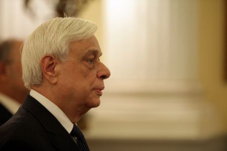 Παυλόπουλος:  Να σταματήσουμε τους τρομοκράτες, όχι τους πρόσφυγες