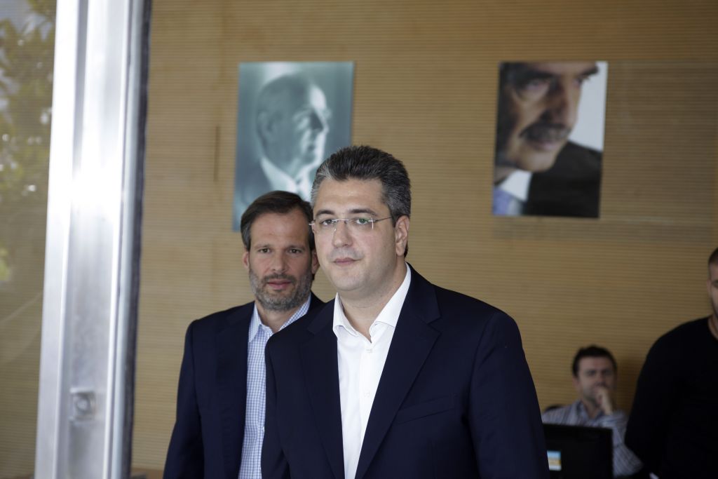 Τα εγκαίνια του στρατηγείου Τζιτζικώστα πίσω από τις κάμερες