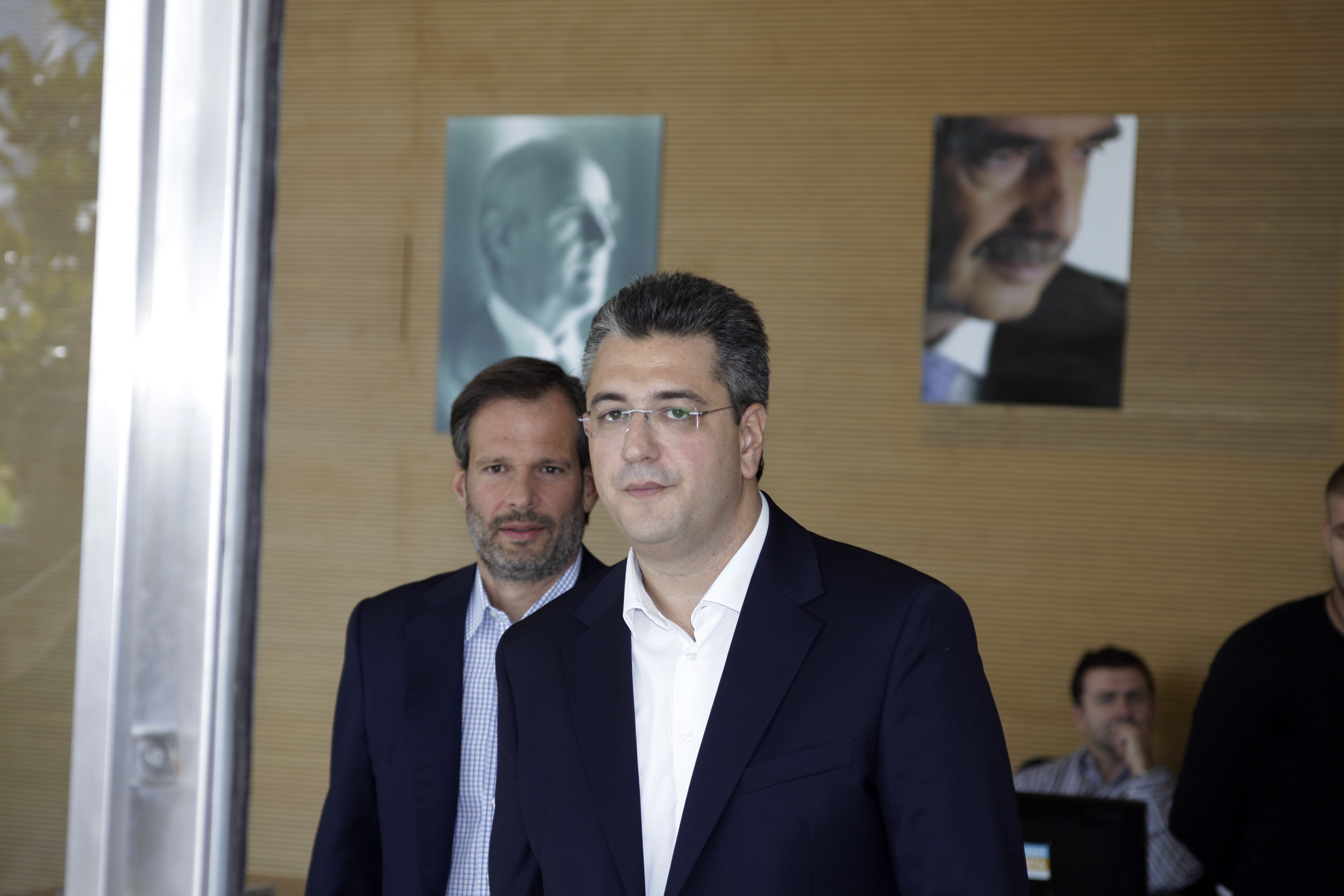 Τα εγκαίνια του στρατηγείου Τζιτζικώστα πίσω από τις κάμερες