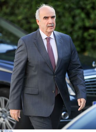 Νέα Δημοκρατία: Σε θέση μάχης τα στρατόπεδα των δελφίνων