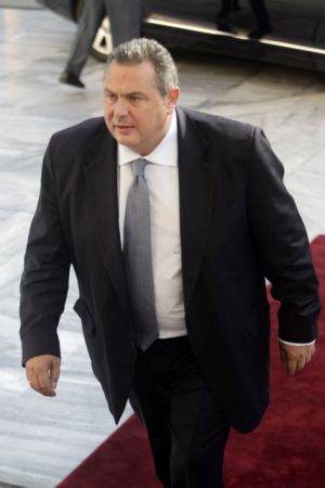 Με πολεμικό πλοίο στο Αγιον Ορος