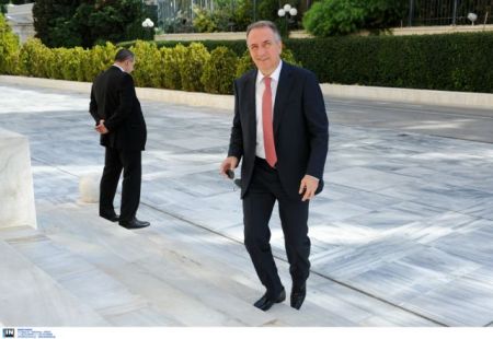 ΝΔ: Μην τολμήσουν να δώσουν τα σπίτια του κόσμου σε ξένα funds