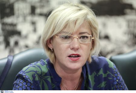 Τριήμερη επίσκεψη της Επιτρόπου Κρέτσου με «μενού» το ΕΣΠΑ