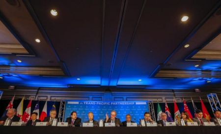 Financial Times: Περισσότερο κοντά η εμπορική συμφωνία ΗΠΑ-ΕΕ