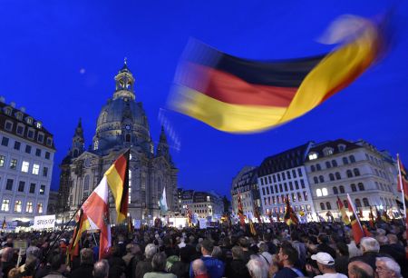 Die Welt: «Σχηματίζεται η ένωση των ρατσιστών» στη Γερμανία