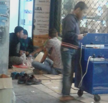 Αδιάκοπη η ροή προσφύγων και μεταναστών στον Πειραιά