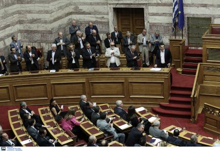 Επιχείρηση φυγής προς τα εμπρός μέσω ανασχηματισμού