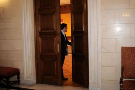 Διυπουργική: Επί τάπητος τα κέντρα υποδοχής προσφύγων