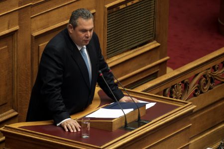 Αναψε φωτιές η πρόταση Καμμένου για εθελοντική στράτευση γυναικών