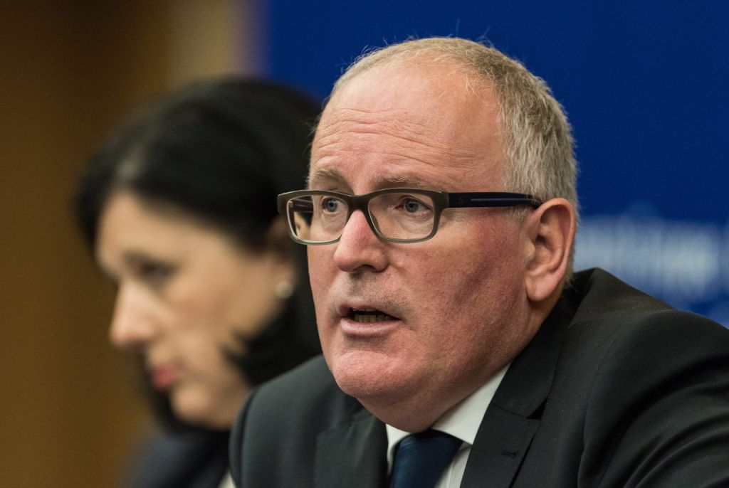 Αναβάλλεται το ταξίδι Τίμερμανς στην Τουρκία για το προσφυγικό