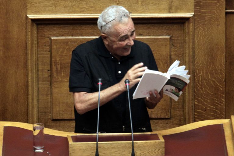 Υπέβαλε παραίτηση από υφυπουργός Παιδείας ο Κώστας Ζουράρις | tovima.gr