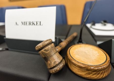 «Οχι» από Μέρκελ σε νέους φόρους για την αντιμετώπιση του προσφυγικού