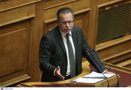 Κουμουτσάκος: Ασαφής η απόφαση για το προσφυγικό