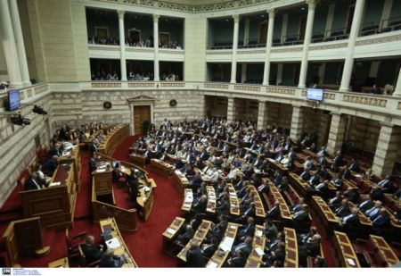 Βουλή: Ψηφίστηκε το πολυνομοσχέδιο με τα προαπαιτούμενα