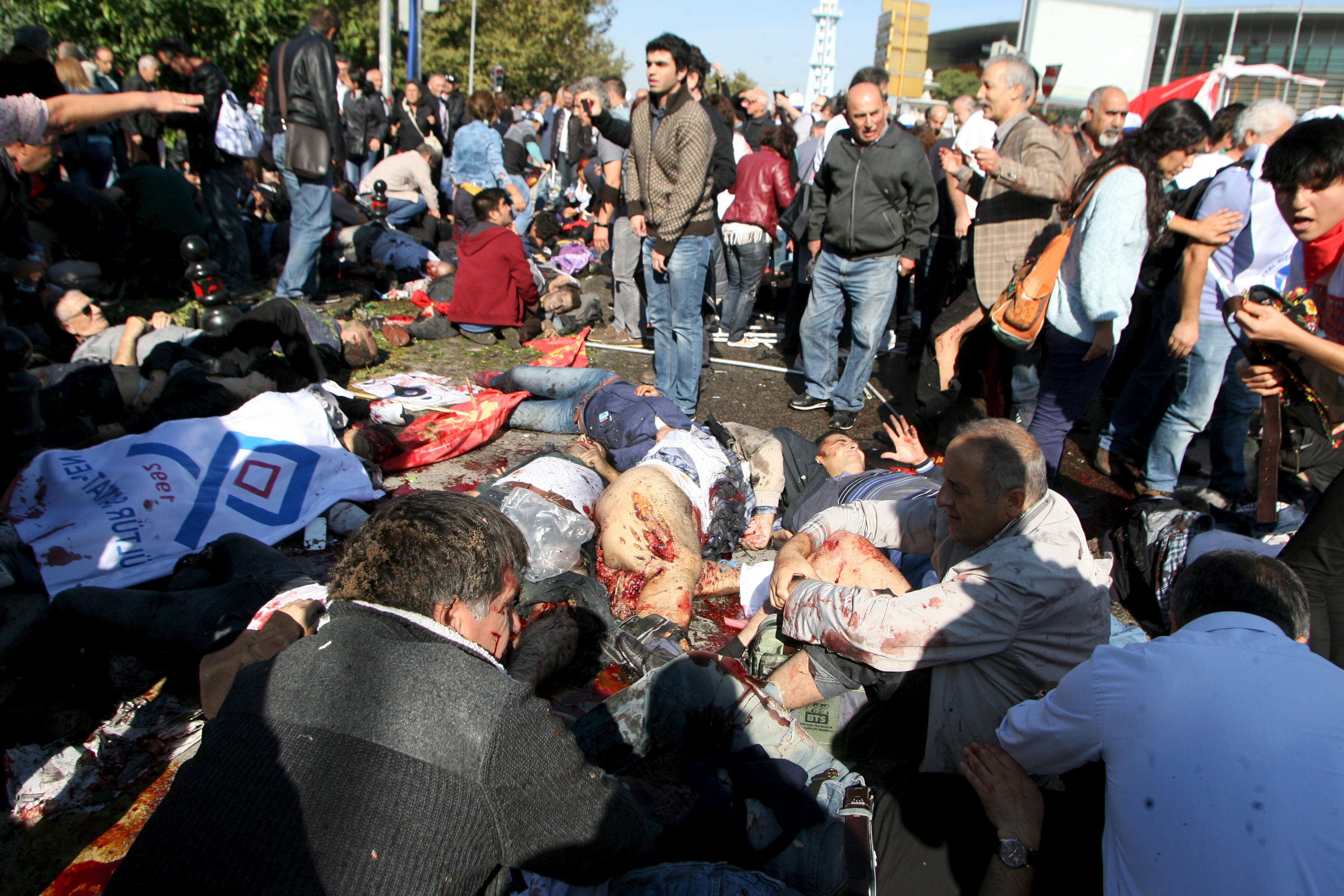 Τουρκία-Μακελειό στην Αγκυρα: 98 νεκροί από βομβιστική επίθεση πριν από «πορεία ειρήνης» (video)