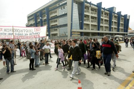 Κερατσίνι-Δραπετσώνα: «Τείχη στη θάλασσα μας» στο σχέδιο του ΤΑΙΠΕΔ
