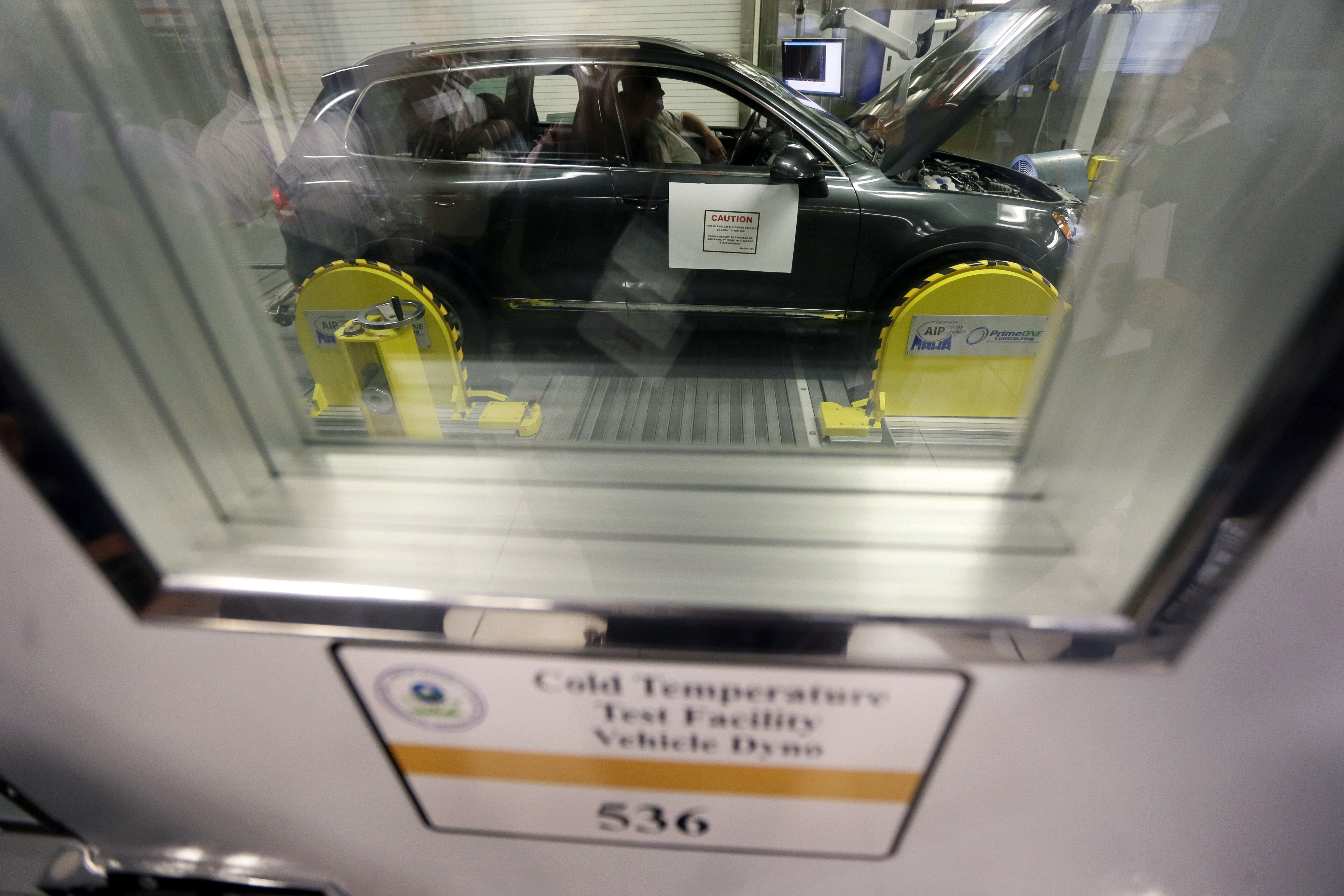 Spiegel: 30 διευθυντικά στελέχη της VW εμπλέκονται στο σκάνδαλο