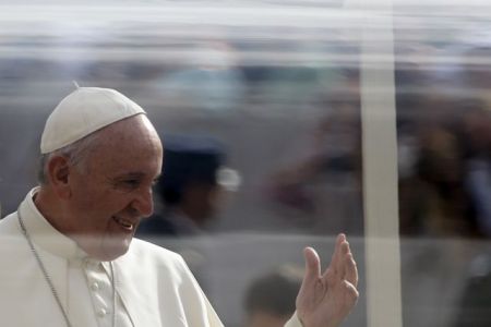 Συγγνώμη για τα σκάνδαλα στη Ρώμη και το Βατικανό ζήτησε ο Πάπας