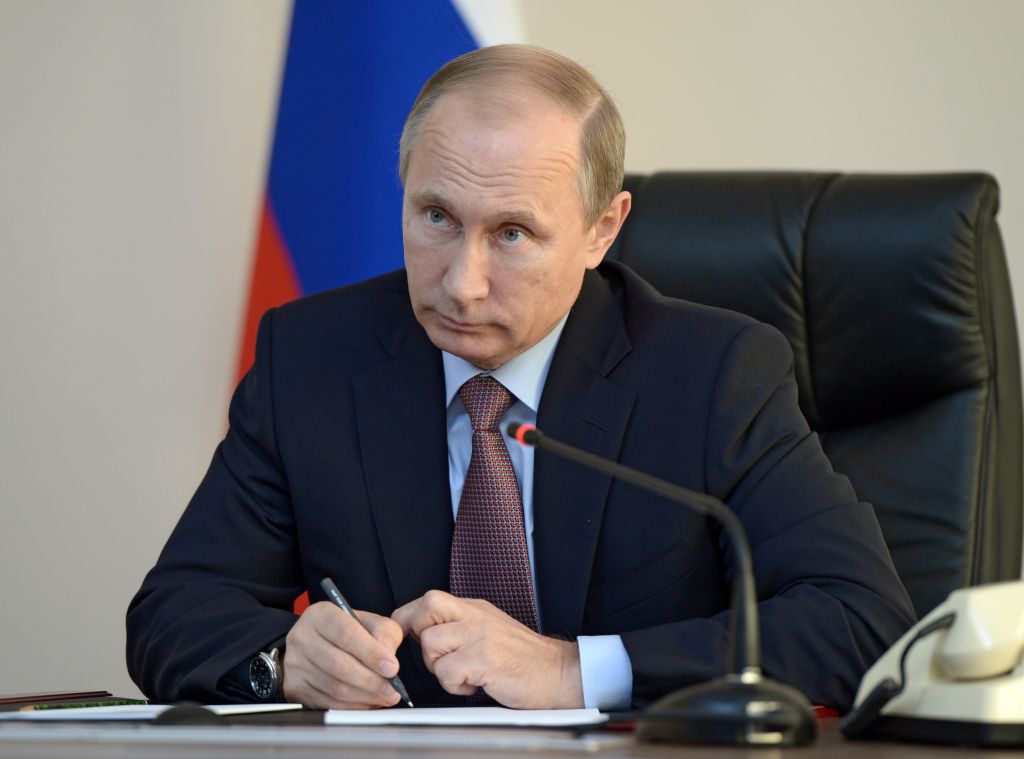 «Πρόοδο» στη Συρία βλέπει ο Πούτιν-Εντείνει τις επιχειρήσεις κατά ISIS