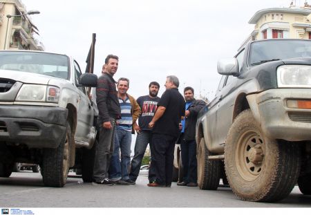 Με δύο μπλόκα ξεκίνησαν τις κινητοποιήσεις οι αγρότες της Ηλείας