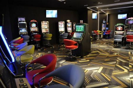 Χάνονται «με μια μπιλιά» φόροι €226 εκατ. ευρώ από τα VLTs