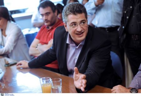 Τζιτζικώστας: Το μνημόνιο καταστρέφει οικογένειες και επιχειρήσεις