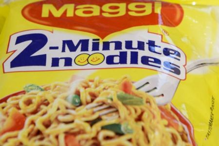 Τα μολυσμένα noodles Maggi στην Ινδία στοιχίζουν στη Nestle
