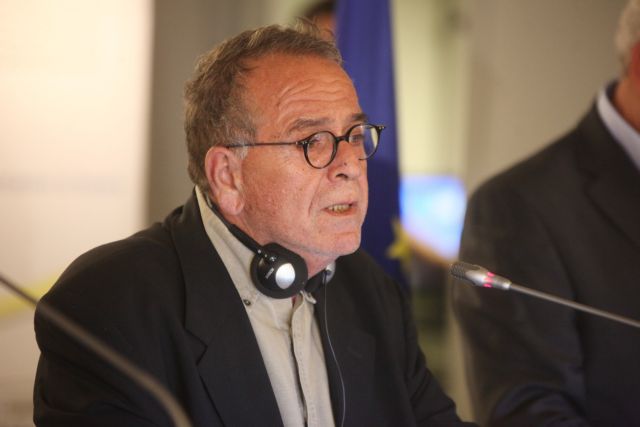 Mouzalas contacts political leaders to discuss the refugee crisis