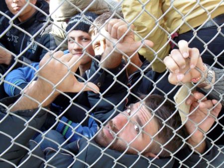 Στήνουν στρατόπεδα σε όλη την Ελλάδα