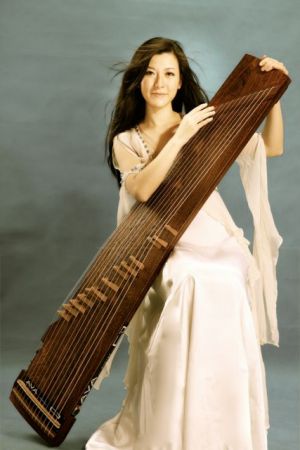 Κινέζικο σαντούρι σε Αθήνα και Σαντορίνη