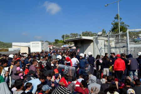 Απόπειρα βιασμού από πρόσφυγες κατήγγειλε αμερικανίδα εθελόντρια
