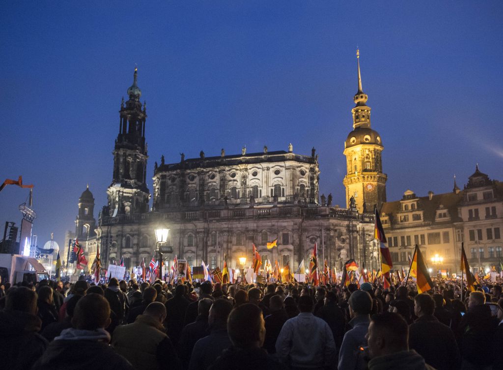 Δρέσδη: Πόλωση υπέρ και κατά του ξενοφοβικού Pegida στα γενέθλιά του
