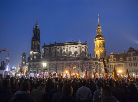 Δρέσδη: Πόλωση υπέρ και κατά του ξενοφοβικού Pegida στα γενέθλιά του
