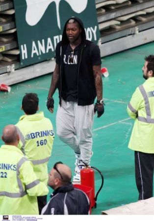 Δακρυσμένος ο Σισέ ανακοινώνει το τέλος της καριέρας του