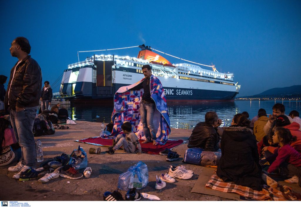 Χυμοί και κρουασάν από την ΕΥΔΑΠ για τους πρόσφυγες στο Γαλάτσι