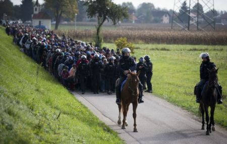 Σλοβενία: Ισως υψώσουμε φυσικά εμπόδια αν αυξηθούν οι πρόσφυγες