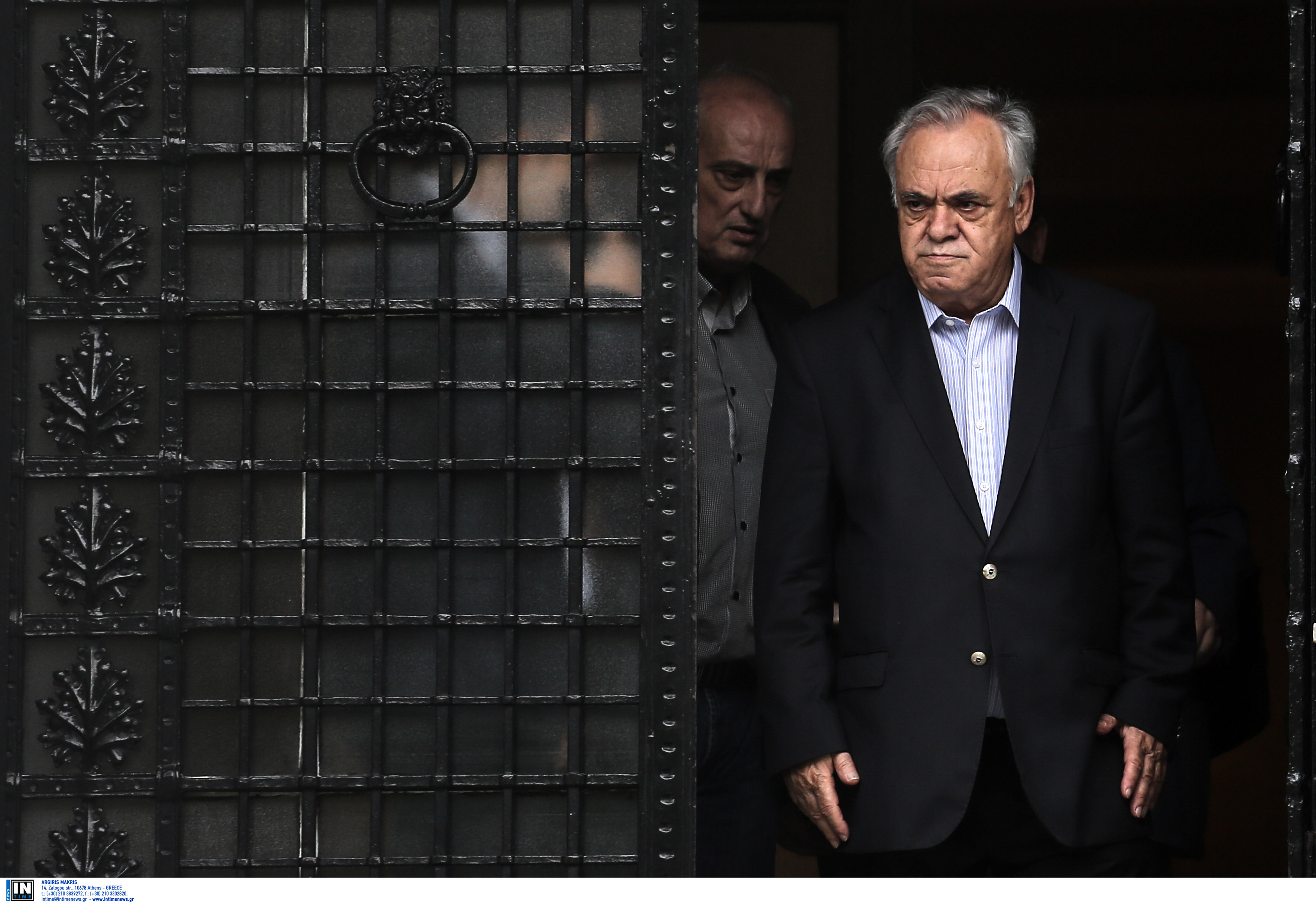 Σύσκεψη υπό τον Δραγασάκη για τον κλάδο της βιομηχανίας φαρμάκου