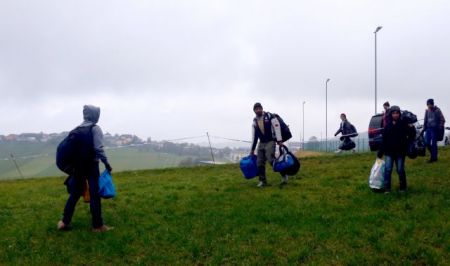 Bild: η Μέρκελ θα υψώσει νέο «τείχος του Βερολίνου» για τους πρόσφυγες