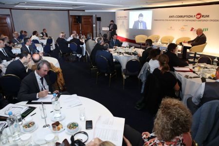 Λαθραία τσιγάρα: Εσοδα έως 1 δισ. ευρώ από την καταπολέμηση τους