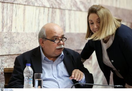 «Ψαλίδι» στα προνόμια πρώην πρωθυπουργών-προέδρων Βουλής