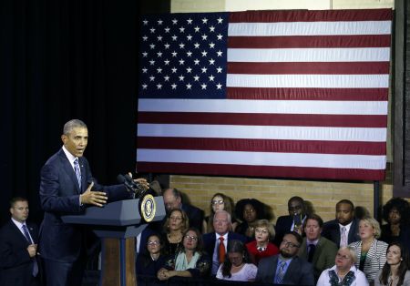 Εσπασε το φράγμα του 50% της δημοτικότητας ο Μπαράκ Ομπάμα