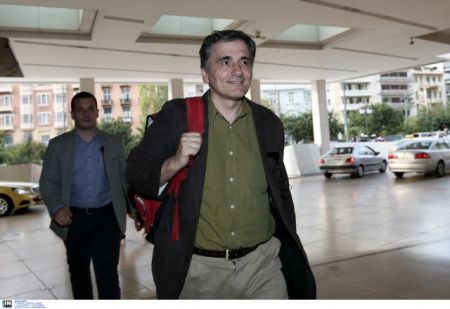 Διπλή εμπλοκή με την τρόικα