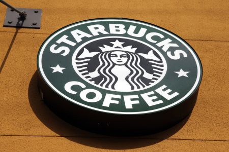 Προς απόβαση στη χώρα του εσπρέσο η Starbucks