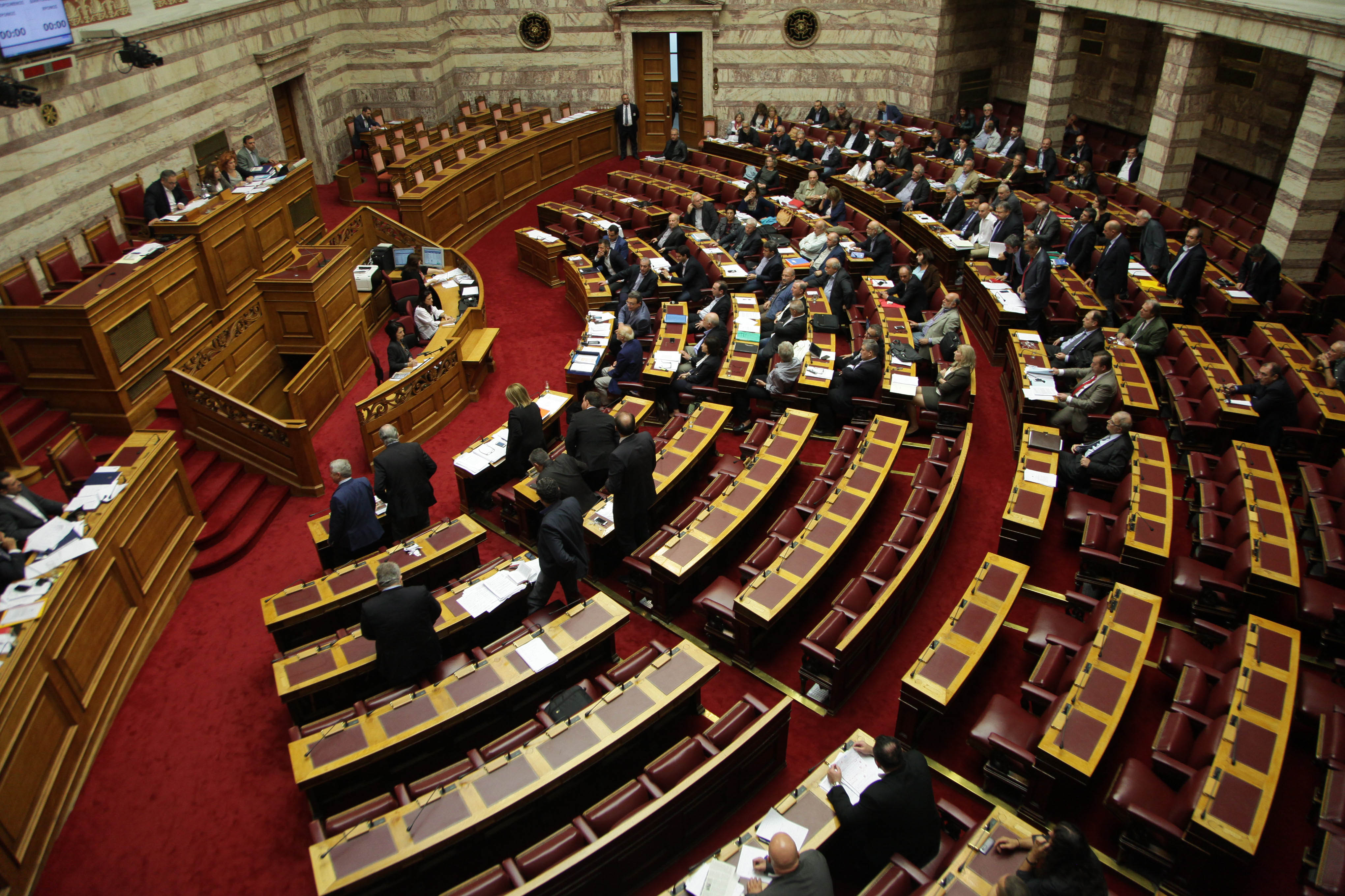 Βουλή: Κατατέθηκε το νομοσχέδιο για την ανακεφαλαιοποίηση των τραπεζών